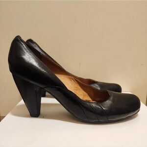 Miz Mooz "Nan" Black Leather Round Toe Pyramid Heel Classic Pumps Sz.10 Ret.$185